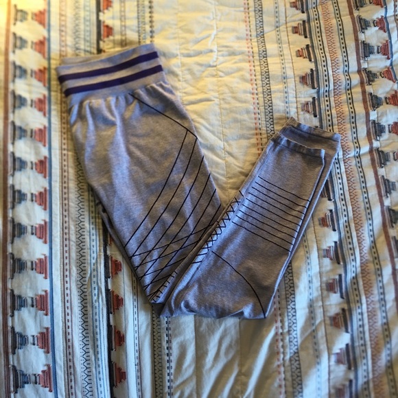 Fabletics Lavender Leggings - Picture 2 of 3